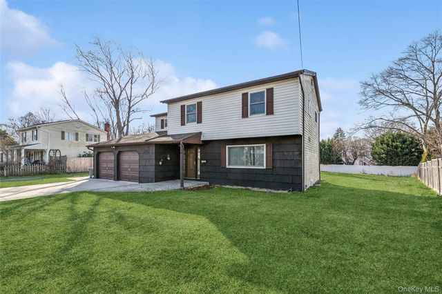 105 Loop Drive, Sayville, NY 11782