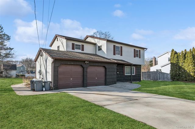 105 Loop Drive, Sayville, NY 11782