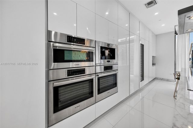 88 SW 7th Street PH4202, Miami, FL 33130