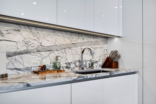 88 SW 7th Street PH4202, Miami, FL 33130