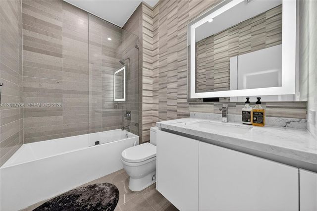 88 SW 7th Street PH4202, Miami, FL 33130