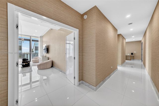88 SW 7th Street PH4202, Miami, FL 33130
