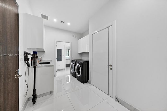 88 SW 7th Street PH4202, Miami, FL 33130