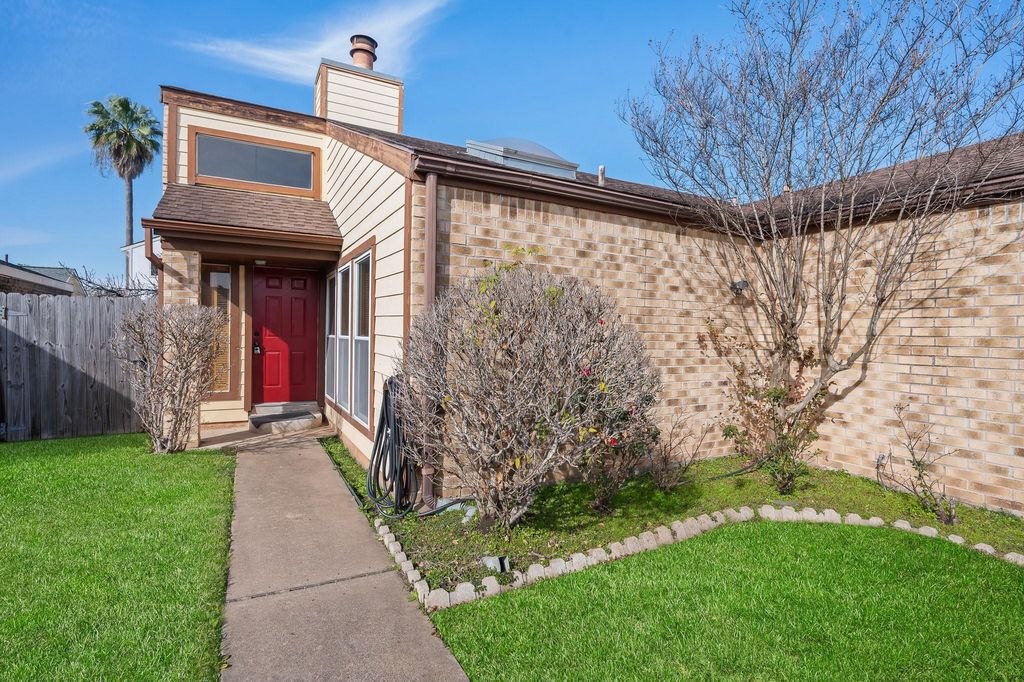 4330 Willow Beach Drive, Houston, TX 77072