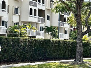 7701 Camino Real A-418, Miami, FL 33143