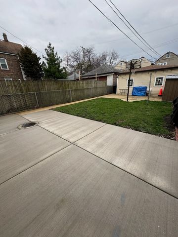 4450 S Richmond Street, Chicago, IL 60632