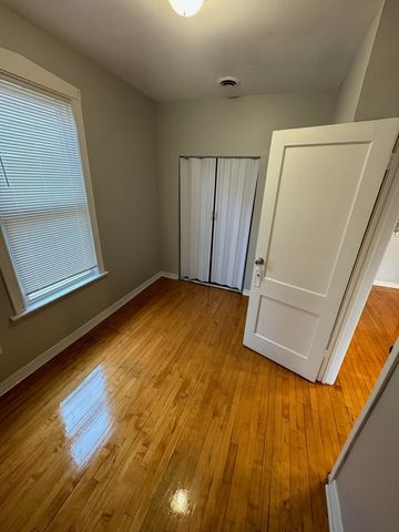 4450 S Richmond Street, Chicago, IL 60632