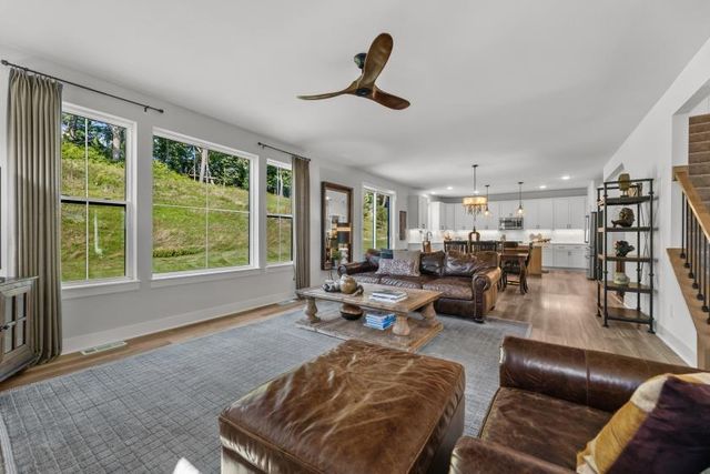 N69W23598 Donna DRIVE N, Sussex, WI 53089
