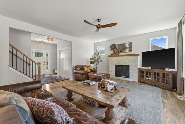 N69W23598 Donna DRIVE N, Sussex, WI 53089