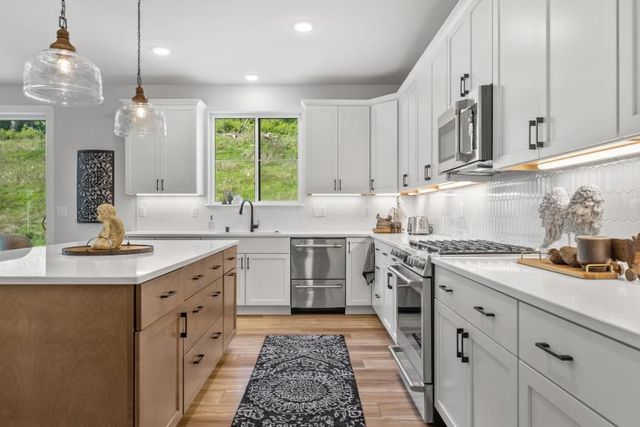 N69W23598 Donna DRIVE N, Sussex, WI 53089