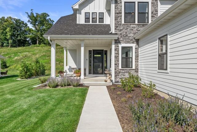 N69W23598 Donna DRIVE N, Sussex, WI 53089
