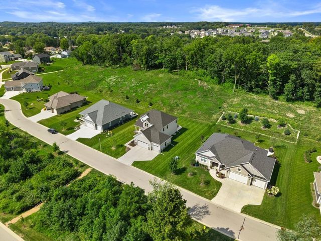 N69W23598 Donna DRIVE N, Sussex, WI 53089