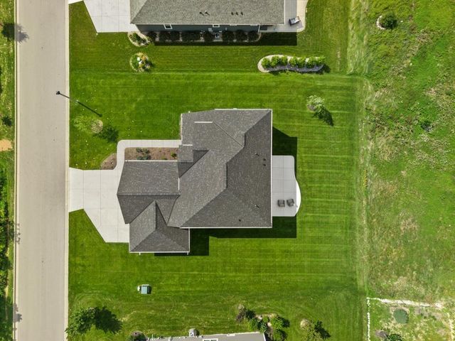N69W23598 Donna DRIVE N, Sussex, WI 53089