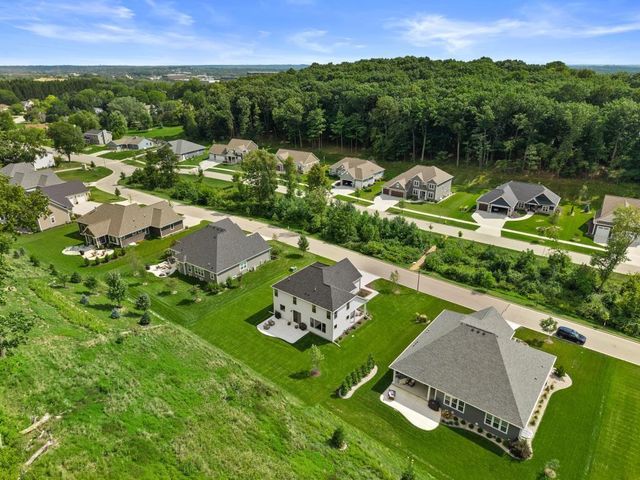 N69W23598 Donna DRIVE N, Sussex, WI 53089