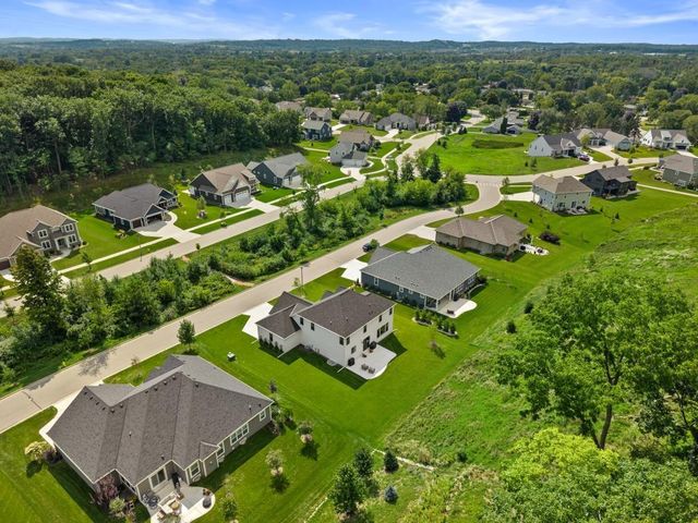 N69W23598 Donna DRIVE N, Sussex, WI 53089