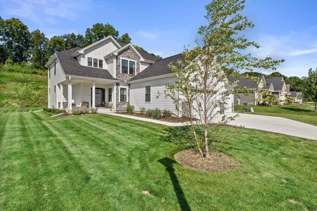 N69W23598 Donna DRIVE N, Sussex, WI 53089