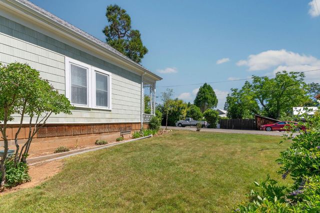 105 Wallace St, Jackson, CA 95642