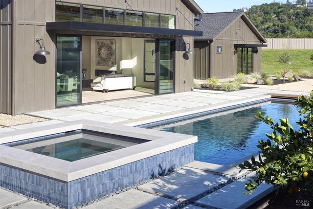 208 Ursuline Rd, Santa Rosa, CA 95403