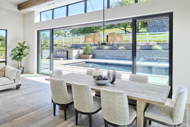 208 Ursuline Rd, Santa Rosa, CA 95403