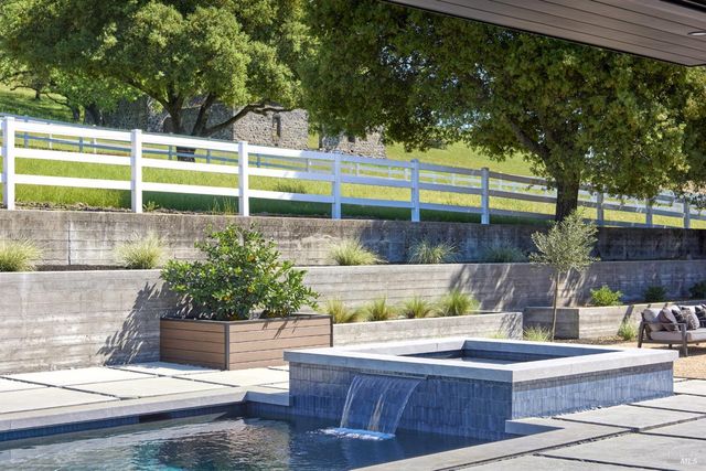 208 Ursuline Rd, Santa Rosa, CA 95403