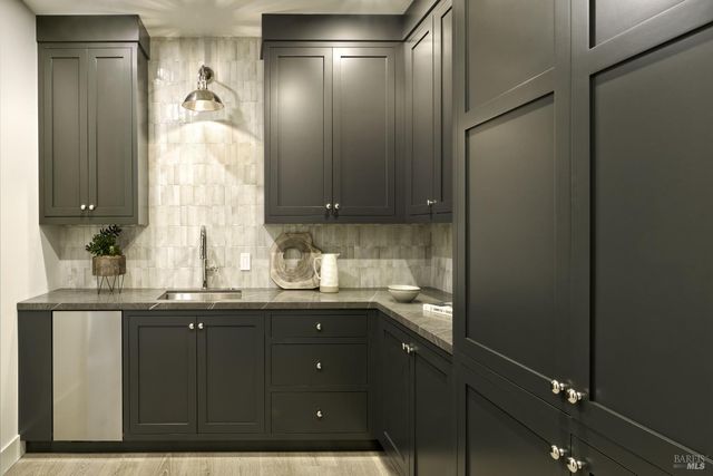 208 Ursuline Rd, Santa Rosa, CA 95403