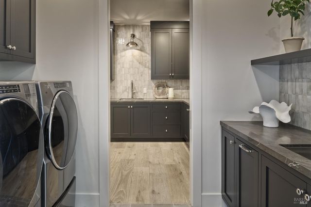 208 Ursuline Rd, Santa Rosa, CA 95403