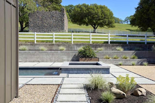 208 Ursuline Rd, Santa Rosa, CA 95403