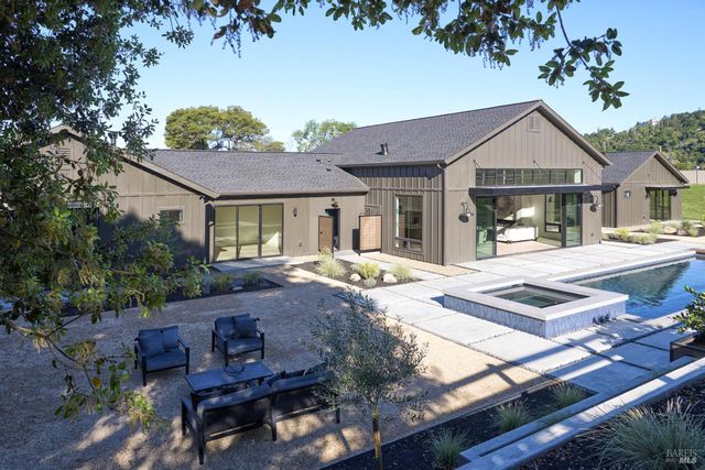 208 Ursuline Rd, Santa Rosa, CA 95403