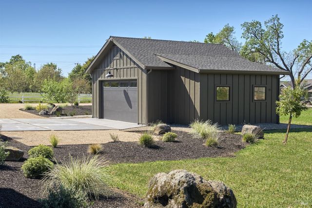 208 Ursuline Rd, Santa Rosa, CA 95403