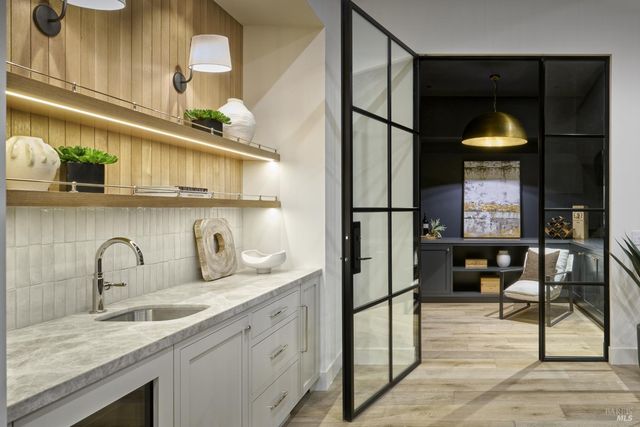 208 Ursuline Rd, Santa Rosa, CA 95403