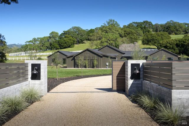 208 Ursuline Rd, Santa Rosa, CA 95403