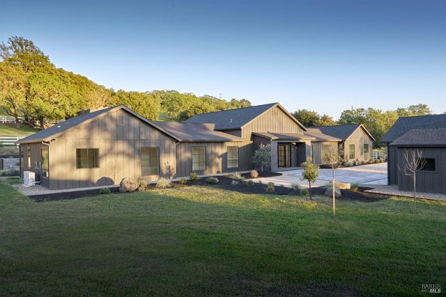 208 Ursuline Rd, Santa Rosa, CA 95403