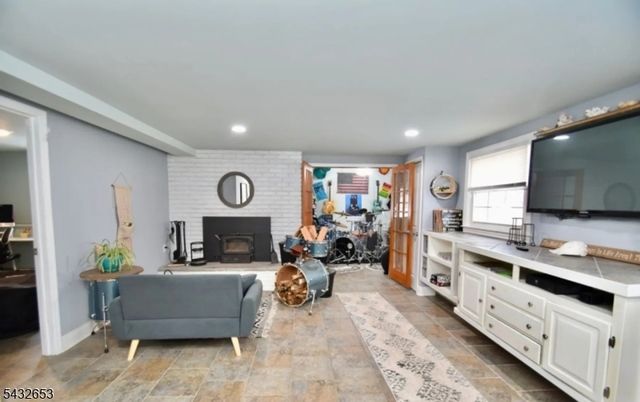 27 Grandview Ave, Jefferson Twp., NJ 07460