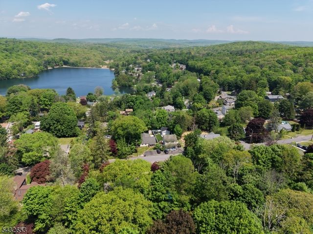 27 Grandview Ave, Jefferson Twp., NJ 07460