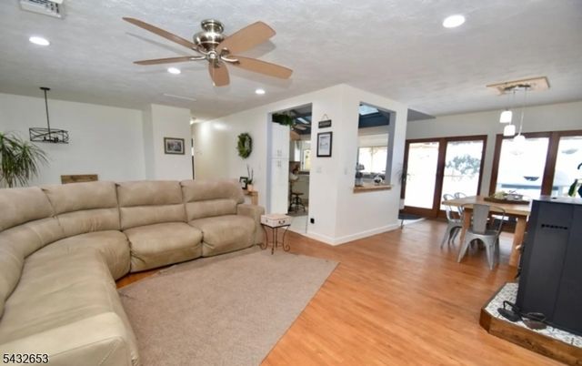 27 Grandview Ave, Jefferson Twp., NJ 07460