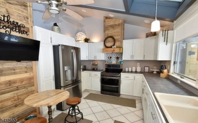 27 Grandview Ave, Jefferson Twp., NJ 07460