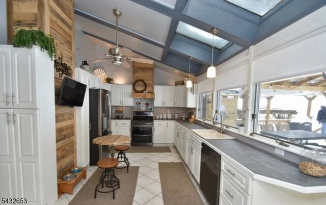27 Grandview Ave, Jefferson Twp., NJ 07460