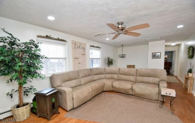 27 Grandview Ave, Jefferson Twp., NJ 07460