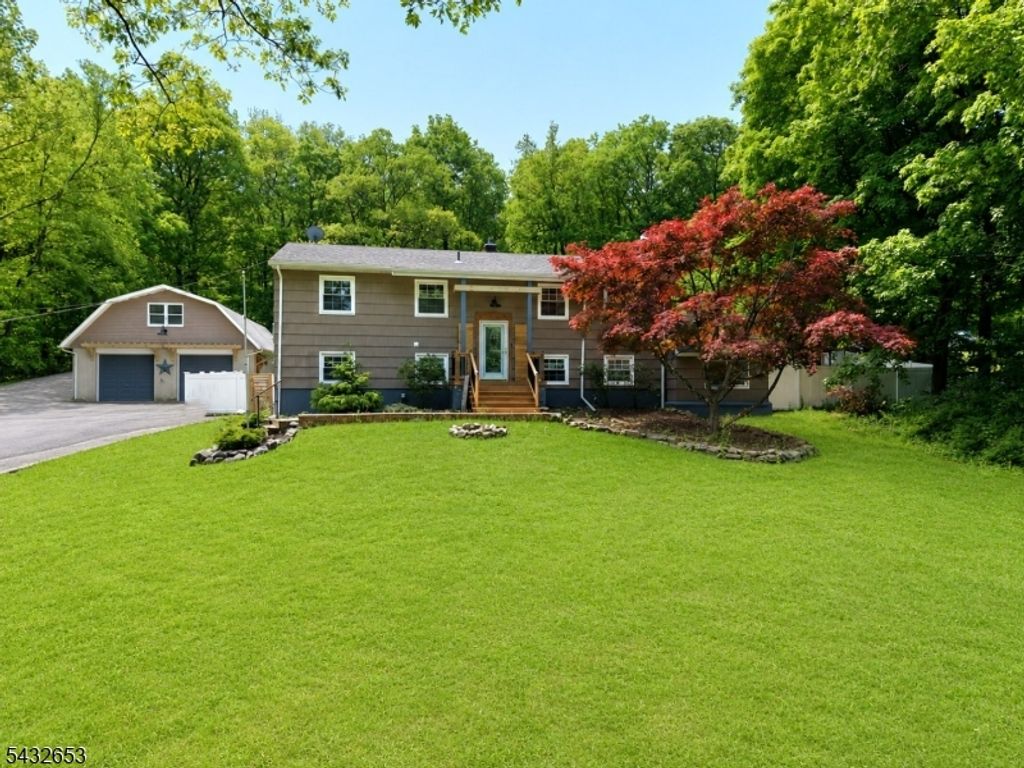27 Grandview Ave, Jefferson Twp., NJ 07460