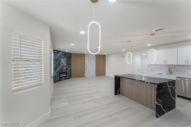 929 Sulphur Springs Lane 202, Las Vegas, NV 89128