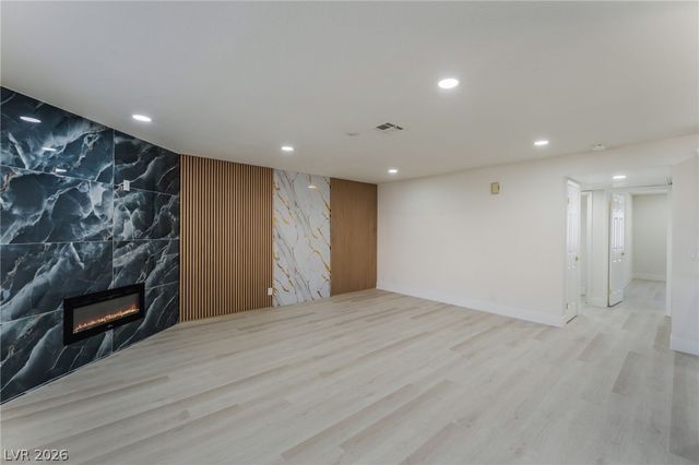 929 Sulphur Springs Lane 202, Las Vegas, NV 89128