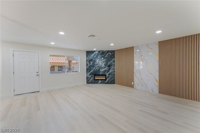 929 Sulphur Springs Lane 202, Las Vegas, NV 89128