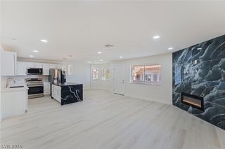 929 Sulphur Springs Lane 202, Las Vegas, NV 89128