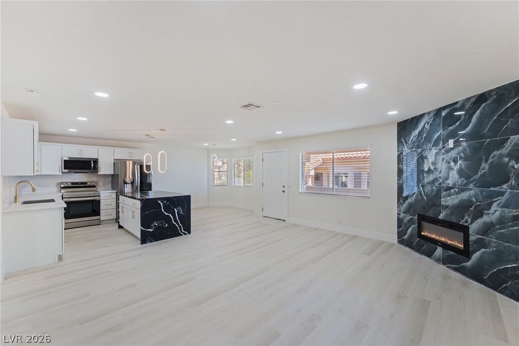 929 Sulphur Springs Lane 202, Las Vegas, NV 89128