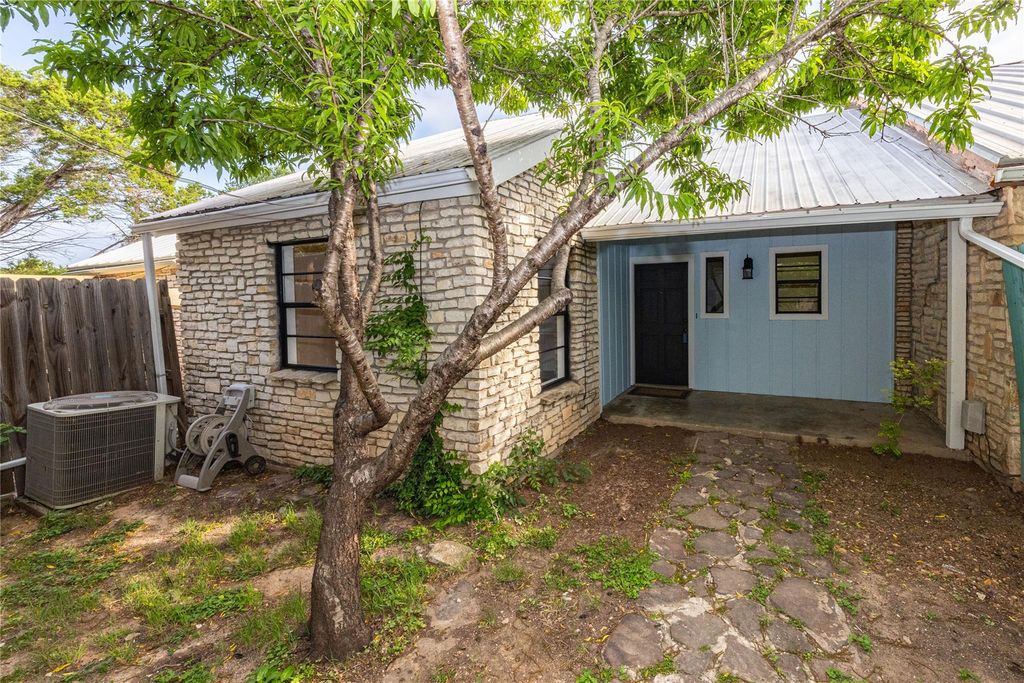 110 Shady Bluff CT, Wimberley, TX 78676