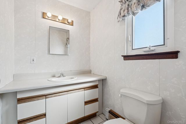 39 Cherry Street, Selden, NY 11784