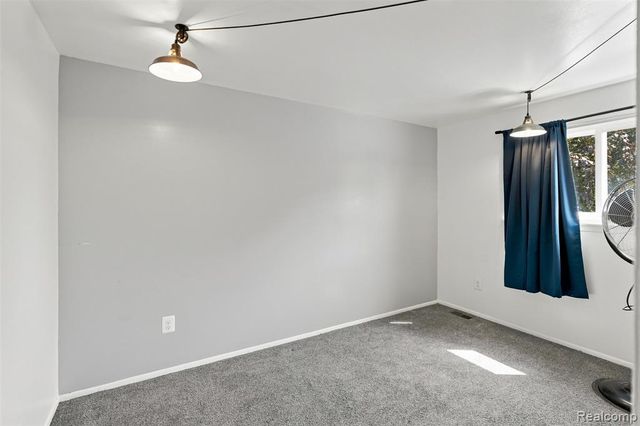27766 Eastwick Sq, Roseville, MI 48066