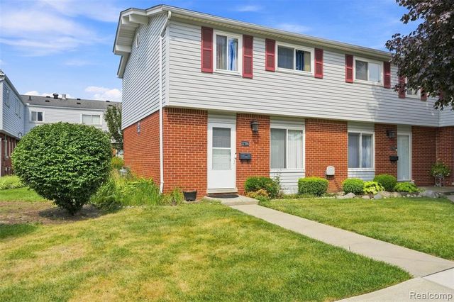 27766 Eastwick Sq, Roseville, MI 48066