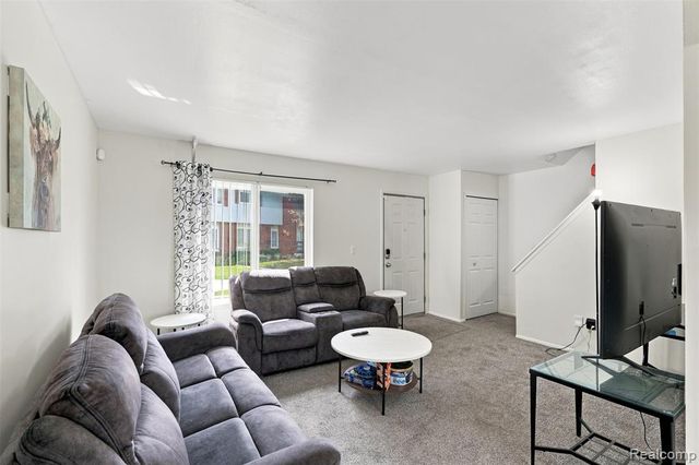 27766 Eastwick Sq, Roseville, MI 48066