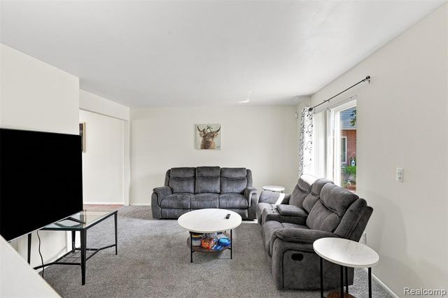 27766 Eastwick Sq, Roseville, MI 48066